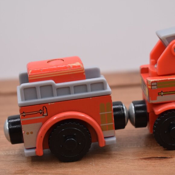 Flynn & Tender 2003 Thomas the Train Fire Truck Wooden Railway Engine Train - Picture 7 of 9